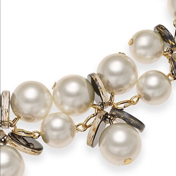 Gold Tone Simulated Pearls & Resin Disk Women’s Necklace Jewelry - Picture 3 of 3